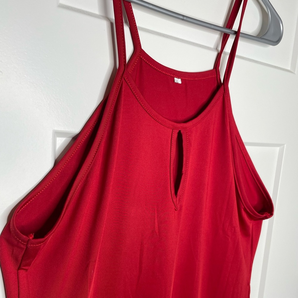 Red keyhole tank